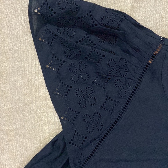 Women’s Banana Republic black puff sleeves cotton schiffili top - Picture 3 of 3